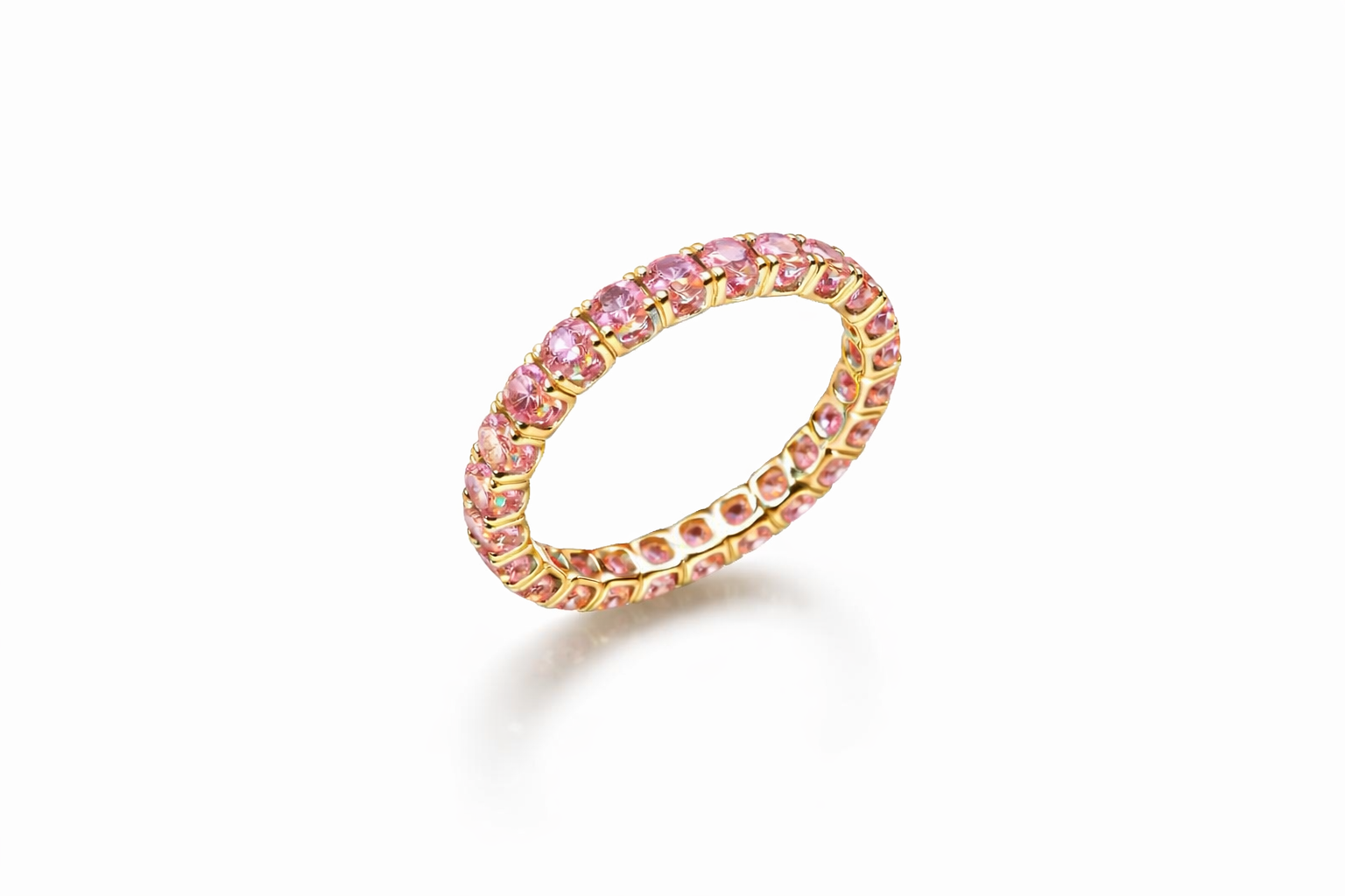 טבעת מעוטרת יהלומים ורודים טבעת מעוטרת יהלומים ורודים