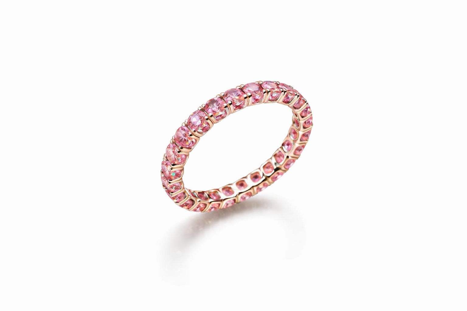 טבעת מעוטרת יהלומים ורודים טבעת מעוטרת יהלומים ורודים